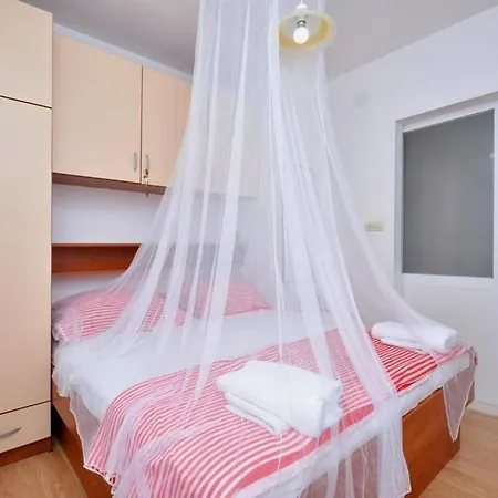 With Large Terrace 3558-4 *