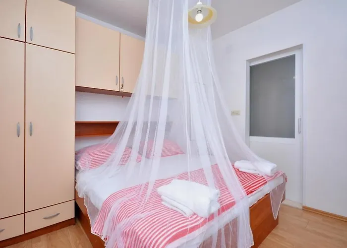 With Large Terrace 3558-4 *