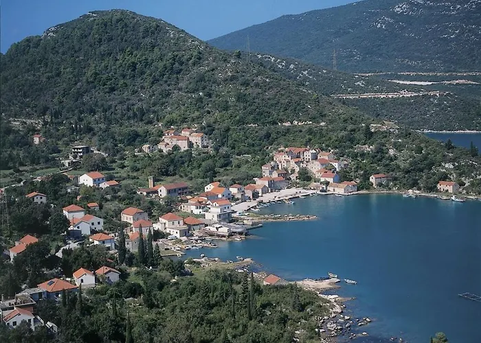 With Large Terrace 3558-4 Daire